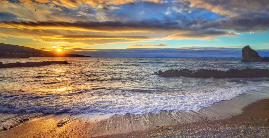 spiaggia di Meta al tramonto